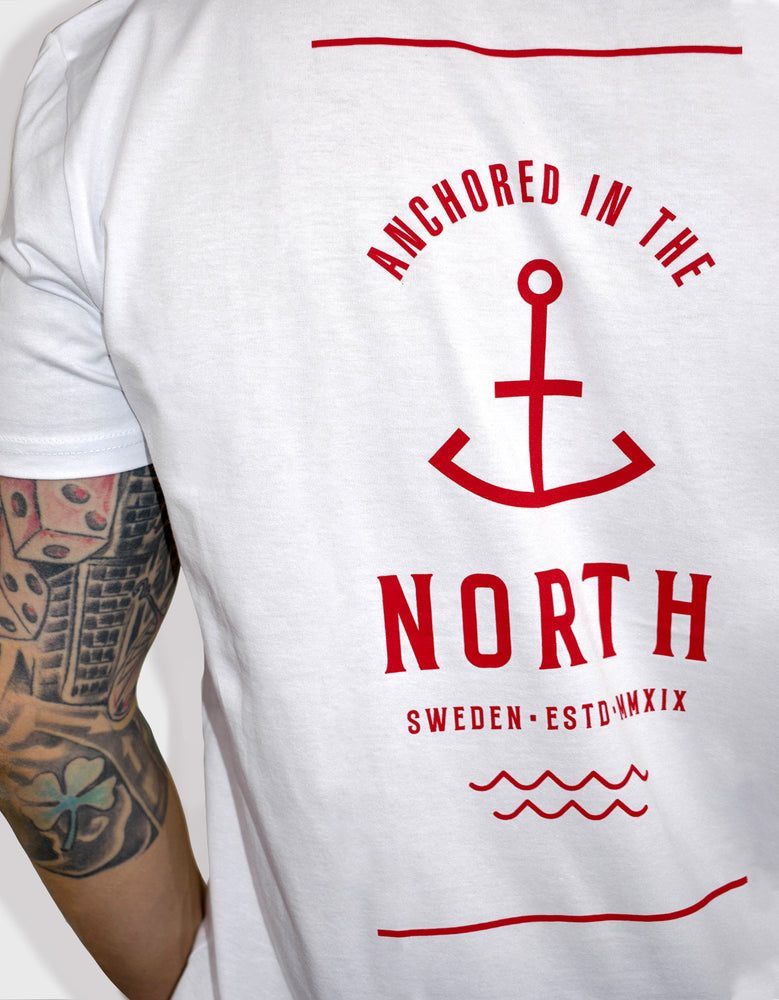
                
                    Ladda bild i gallerivy, Anchored in the North T-shirt - unisex
                
            